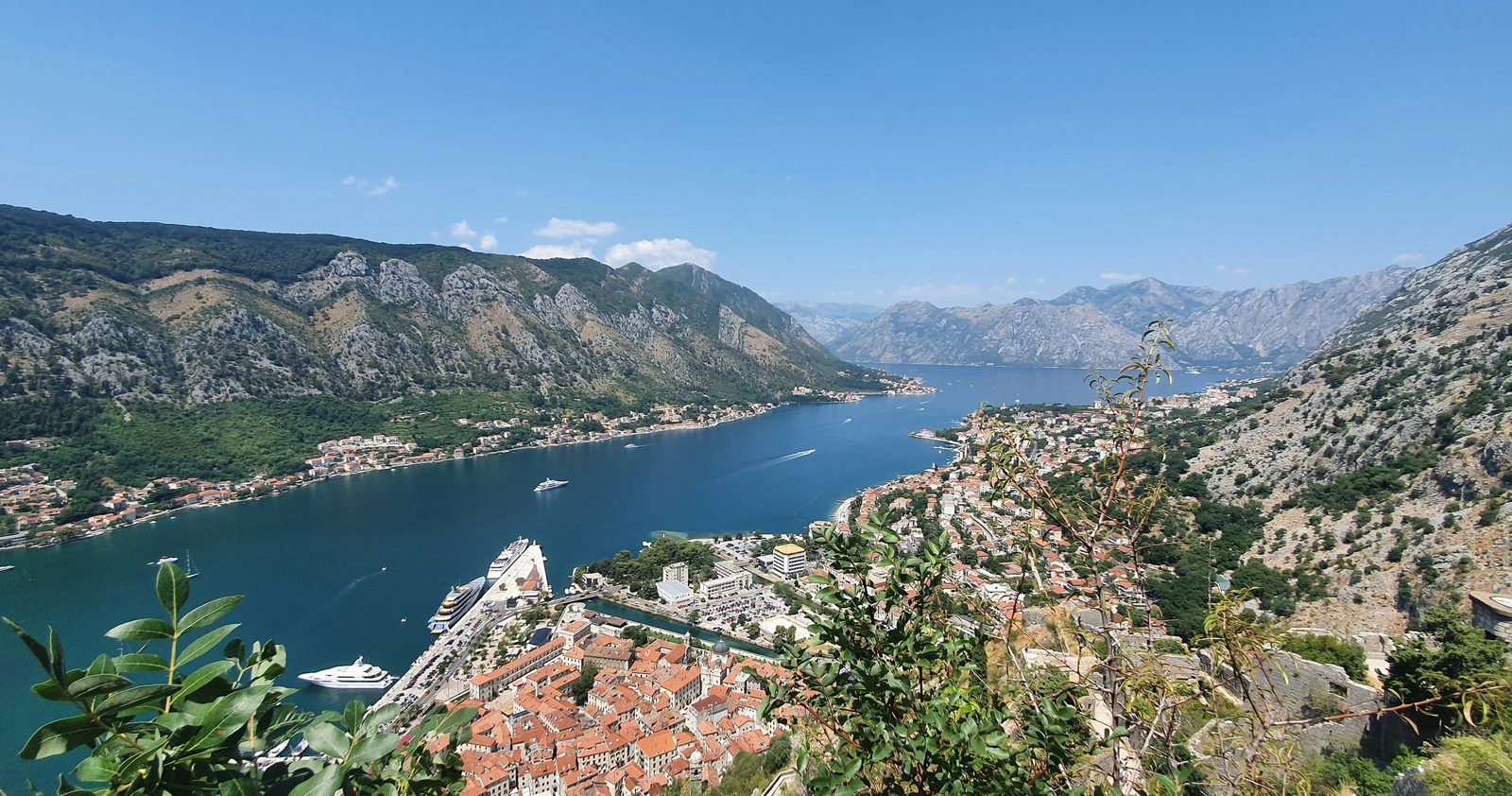 La baie de Kotor et ses montagnes vues d'en haut