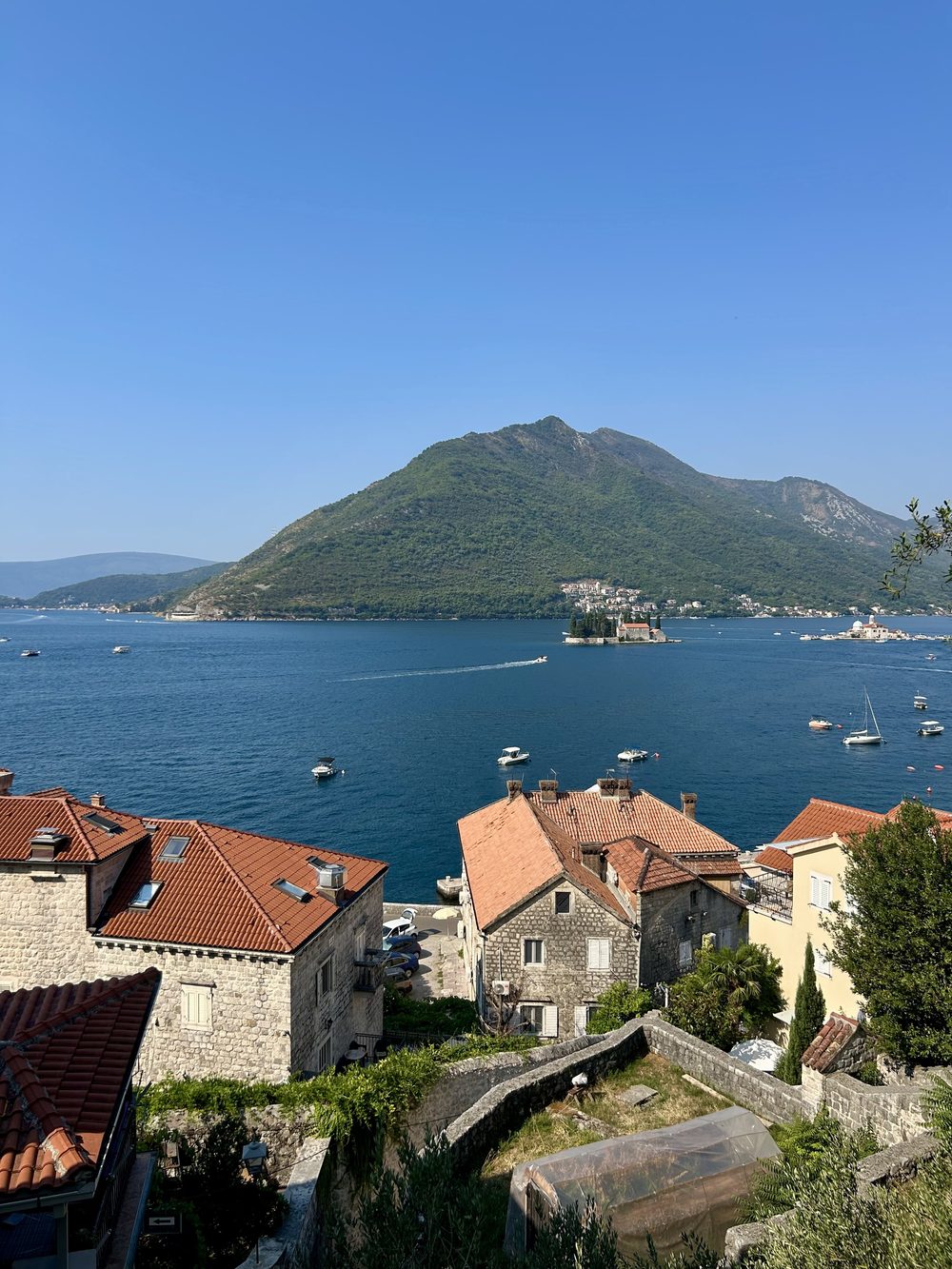 Les ruelles et les maisons en pierre de Perast