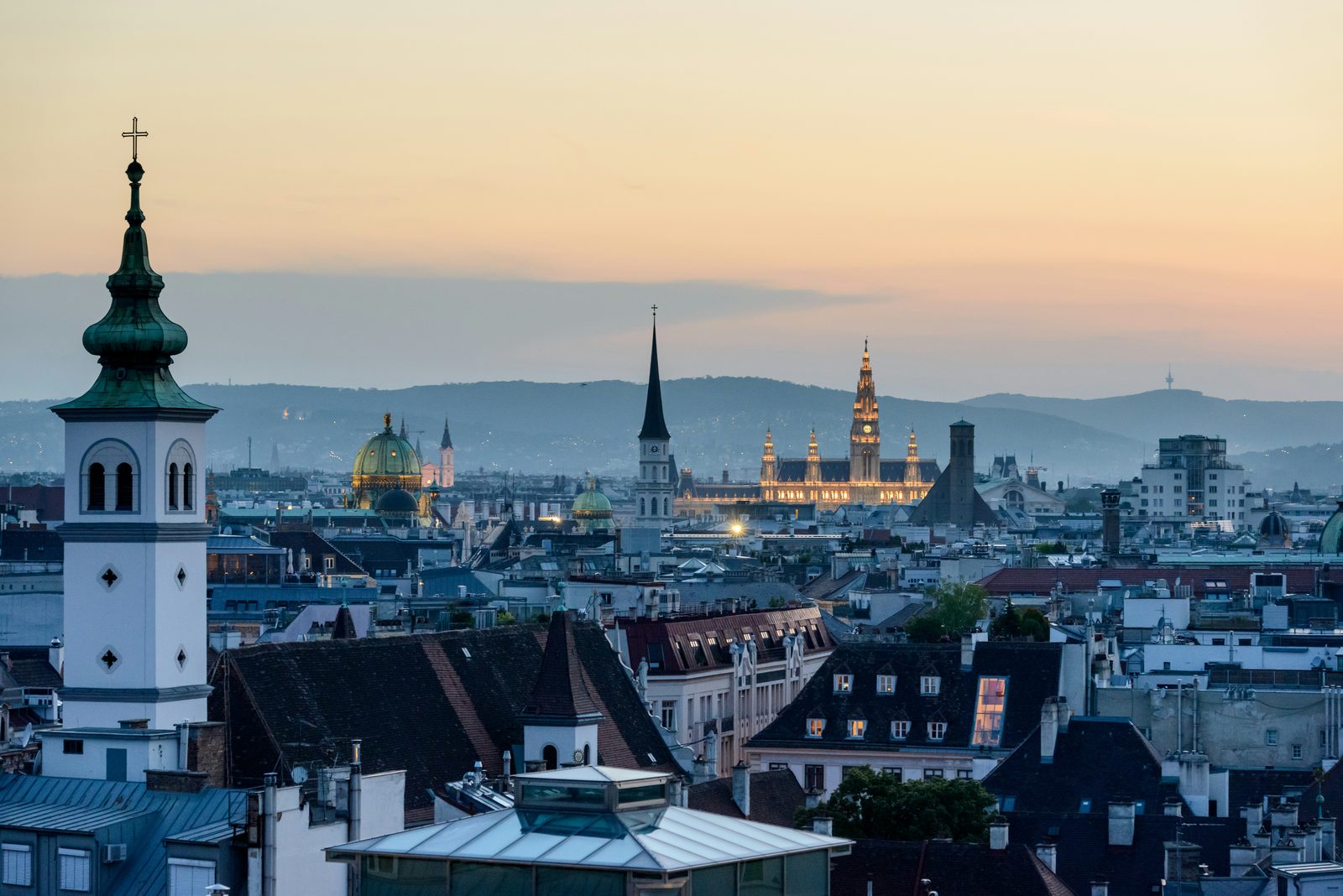 Le pont Charles et la Vieille Ville de Prague vus d'en haut